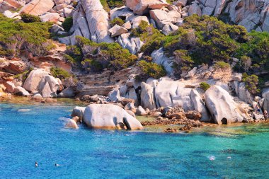 Capo Testa Santa Teresa Gallura plaj ile Sahne