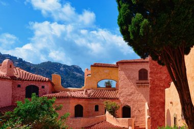 Porto Cervo konut kompleksi Pencereler