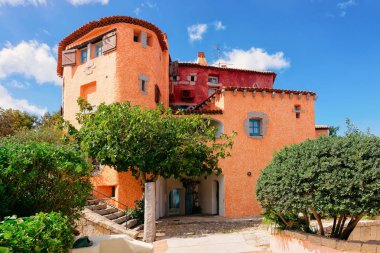 Porto Cervo lüks tatil kenti modern Kıyı mimarisi