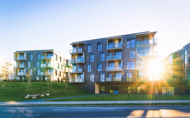 Modern daire daire daire bina gayrimenkul açık gün batımı