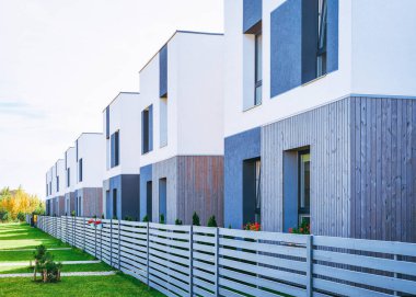 Kapı ile apartman konut kompleksi