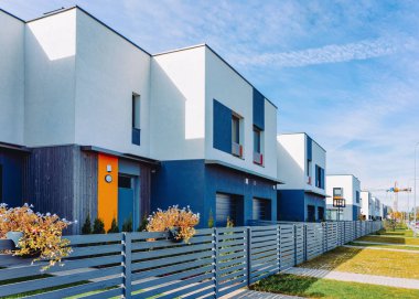 Kapı ile apartman ve ev konut bina kompleksi