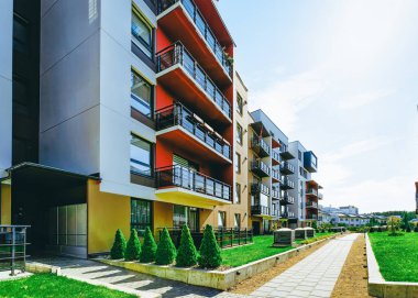 Açık tesis ile modern konut apartman kompleksi