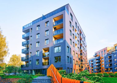 Modern konut apartman kompleksi ve dış mekan tesisleri