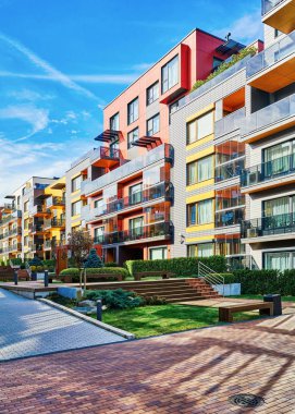 Banklar ve modern konut kompleksinin
