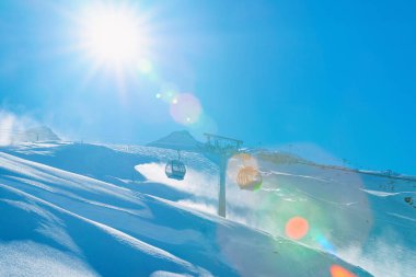 Güneş ışığı ve Teleferik ve Asansörler Hintertux Buzul Zillertal