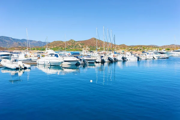 Villasimius Akdeniz'de gemileri ile Eski Sardunya Limanı