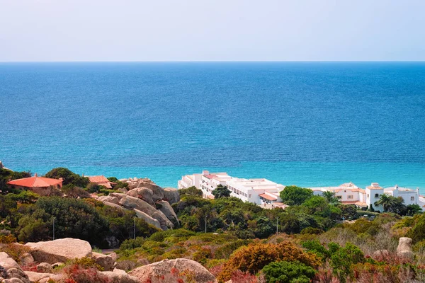 Τοπίο με βίλες στη Μεσόγειο θάλασσα — Φωτογραφία Αρχείου