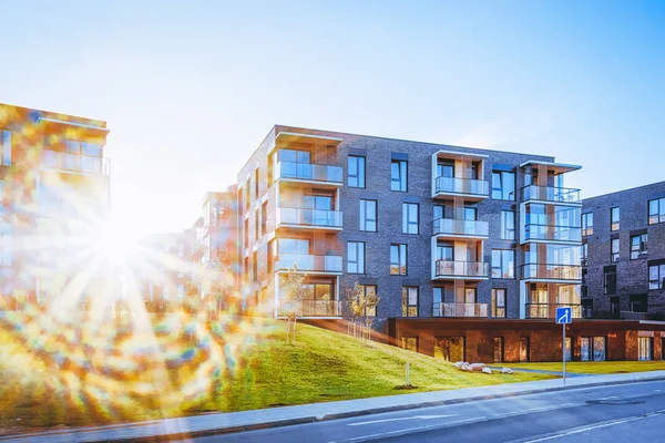 Modern düz daire bina gayrimenkul açık gün batımı