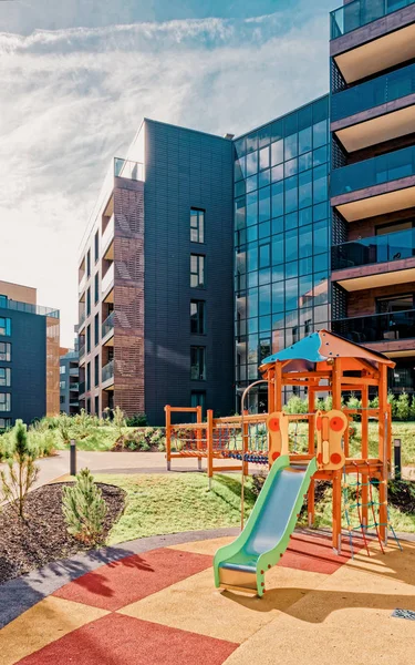 Modern Daire konut kompleksi, çocuk oyun alanı