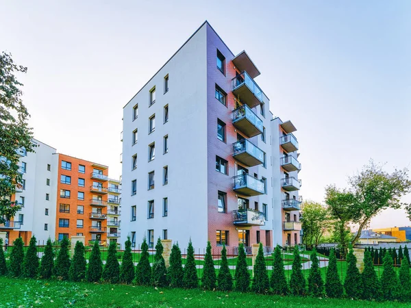 Modern apartman daire düz bina gayrimenkul açık