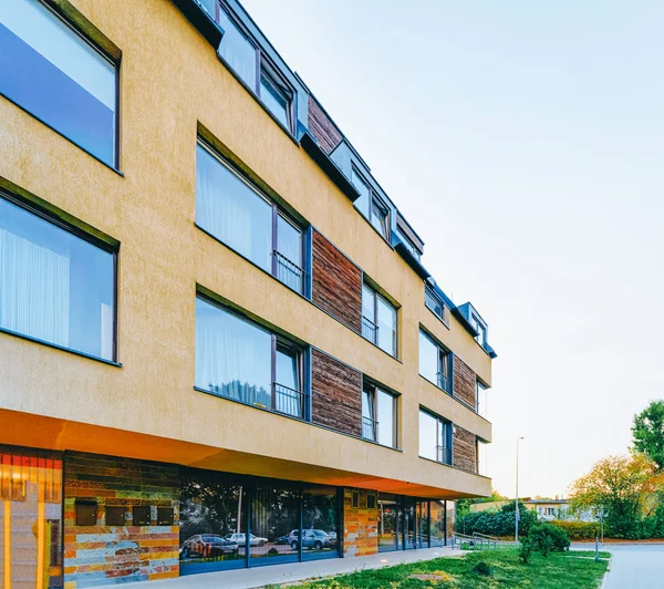 Modern apartman daire bina gayrimenkul mimarisi açık