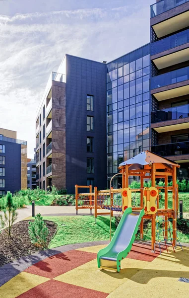 Modern Daire konut kompleksi, çocuk oyun alanı