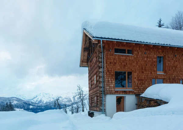 Casa arquitectura con nieve paisaje de invierno Bad Goisern Austria — Foto de Stock