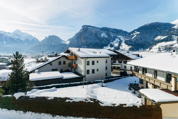 Dom architektury w Mayrhofen w dolinie Zillertal w Tyrolu Austrii — Zdjęcie stockowe