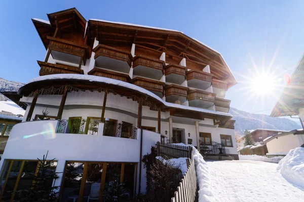 House Architecture at Mayrhofen w: Zillertal Valley Tirol Austria Sunny — Zdjęcie stockowe