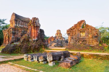 Oğlum Hindu Tapınağı ve Kutsal Hoi Bir Vietnam