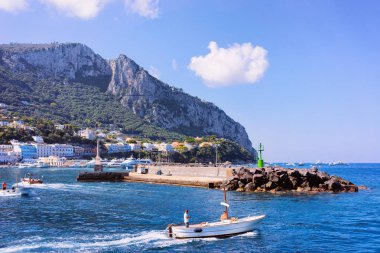 Napoli Capri Island kasabasında yat ile Marina