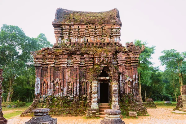 Min son Sanctuary med Hinduiskt tempel Hoi An Vietnam — Stockfoto