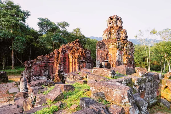 Oğlum Hindu Tapınakları ve Hoi An Vietnam yakınlarındaki Sanctuary