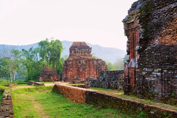 Oğlum Sanctuary ve Hoi An Hindu Tapınağı