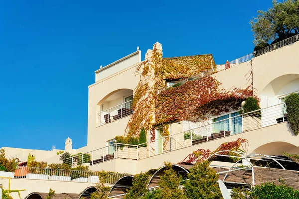 Paysage urbain avec architecture de villa sur l'île de Capri à Naples Italie — Photo