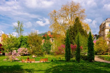 Baden Baden Baden Wurttemberg Almanya Gonneranlage Kurpark Banklar
