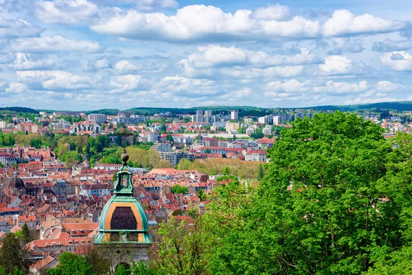 Városkép székesegyházával Besancon várából Bourgogne-ban — Stock Fotó