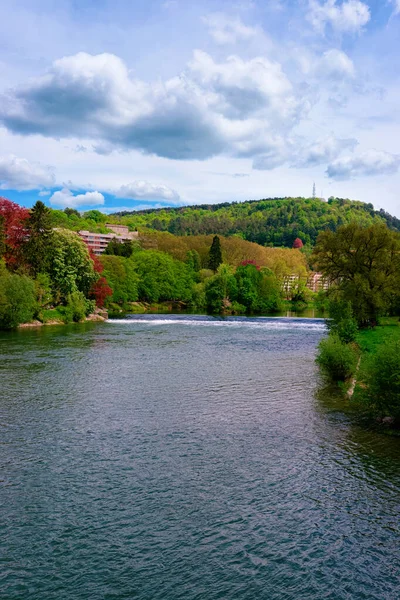 Nehir Doubs ve Besancon Bourgogne Kalesi — Stok fotoğraf