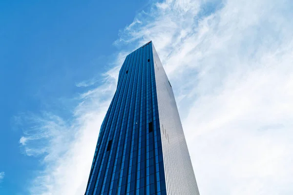 Pwc PricewaterhouseCoopers Blue Glass Arquitectura de edificios de oficinas de negocios en Viena — Foto de Stock