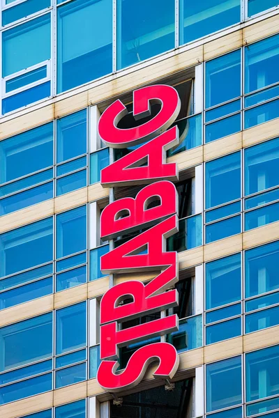 Strabag κατασκευαστική εταιρεία Λογότυπο και κόκκινα γράμματα — Φωτογραφία Αρχείου