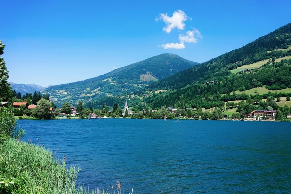 Seenpanorama am See bei Kärnten in Österreich — Stockfoto