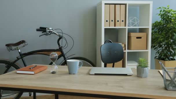 Close up dolly shot of stylish modern urban office. Indoor shot. — Stock Video