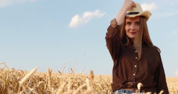 Portrait Pretty Joyful Young Woman Standing Golden Wheat Field Putting — Stock Video