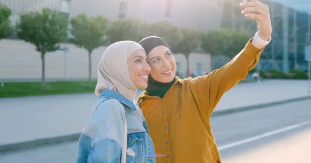 Young Muslim Beautiful Young Women Hijabs Standing Street Taking Selfie — Stock Video