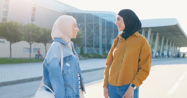 Two Muslim Young Females Best Friends Hijabs Standing Outdoor Talking — Stock Video