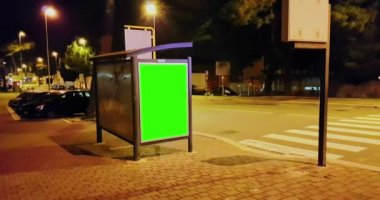 Billboard chroma anahtar yeşil ekran Rating araba şehir gece sokakta ışık gece, reklam kavramı