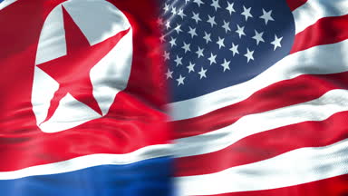 yarım Kuzey Kore bayrağı ve yarım Amerika Birleşik Devletleri bayrağı, devletlerin kriz ABD Diplomasisi ve Kuzey Kore Nükleer atom bombası risk savaş kavramı için