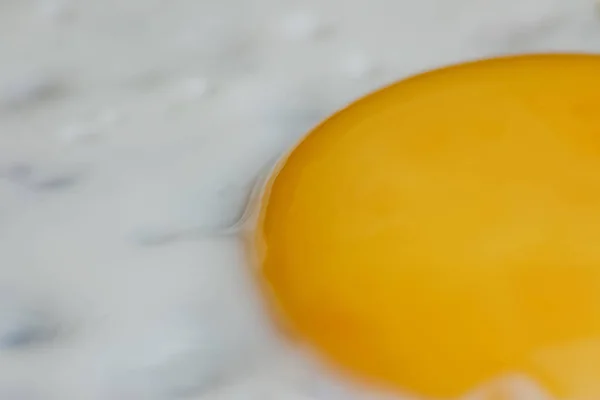 Крупним Планом Яйця Смажені Омлет Жовтими Яйцями Сковороді — стокове фото