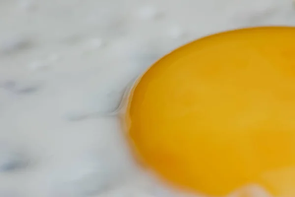 Primer Plano Huevos Tortilla Frita Con Huevos Amarillos Yema Sartén —  Fotos de Stock