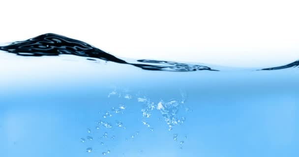 Acqua Blu Onda Con Bolle Serbatoio Sfondo Bianco Movimento Rallentatore — Video Stock