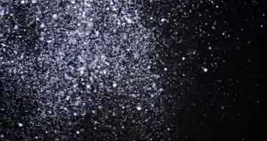 Noel Gümüş Metalik degrade ışıltı bokeh slow motion, tatil mutlu yeni yıl ve Sevgililer günü aşk düşen aşağı akan ile parlak patlama toz parçacıkları arka plan,