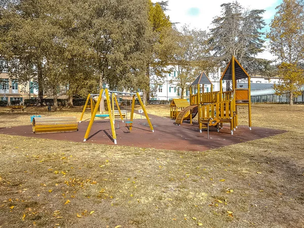 Balançoires Vides Avec Des Chaînes Balançant Aire Jeux Pour Enfant — Photo