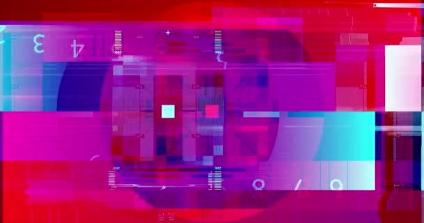 Glitch de pantalla realista multicolor abstracto parpadeando, señal de TV vintage analógica con malas interferencias y barras de color, estática — Vídeo de stock