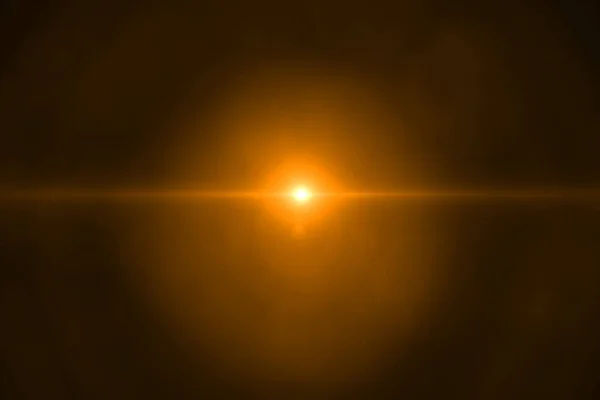 Cor quente dourada brilhantes raios de chama da lente piscam vazamento para transiti — Fotografia de Stock