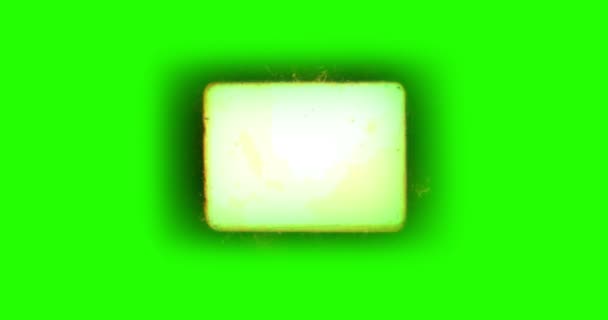 Proyector de película antigua con 4x 3 relación de aspecto croma clave pantalla verde fondo y efecto parpadeante, vintage — Vídeos de Stock