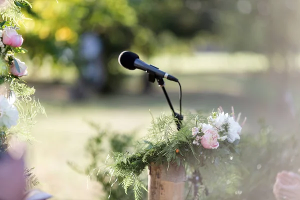 Flower Bouquet Microphone Stage Outdoors — Stock Photo, Image