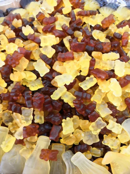 Gusanos, jujube, dulces. Caramelos de azúcar gomoso. Dulces de gelatina de vista superior de fondo o textura . —  Fotos de Stock