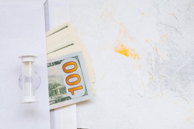 Kelime yazma yazarı Sponsor Şimdi. Geri kazanç sağlamadan projeye ödeme veya yatırım yapma konsepti