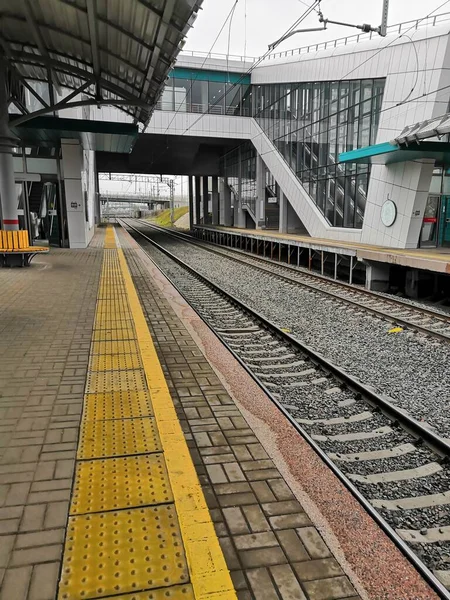 Estação Mcc Espera Comboio Pessoas Esperando Trem Lastochka Estação Shelepiha — Fotografia de Stock